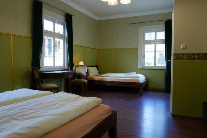 Room 6 of 16