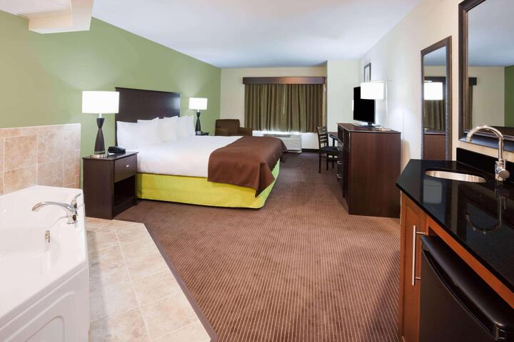 1 King Bed (7 of 10)