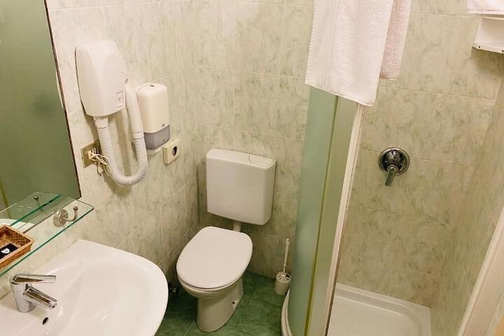 Room 15 of 20