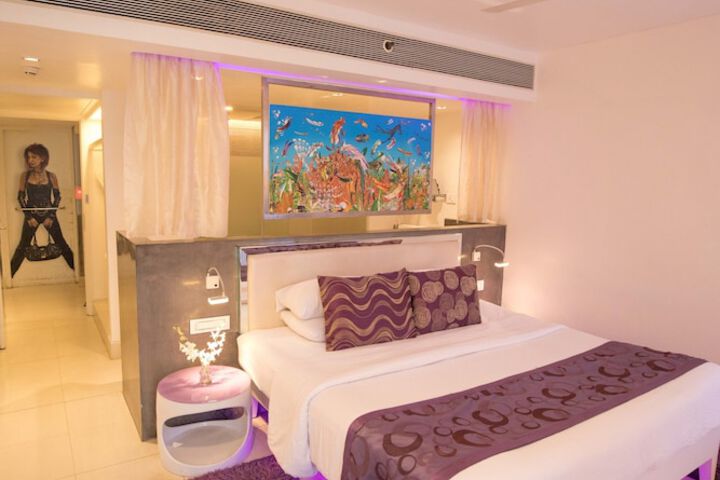 Room 6 of 50