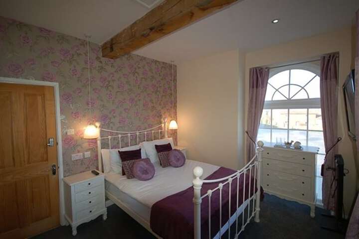 Room 7 of 25