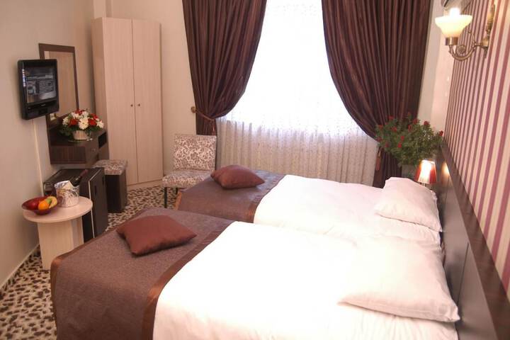 Room 16 of 38