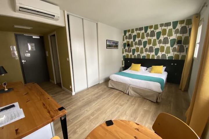 Room 4 of 16