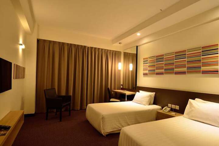 Room 5 of 31