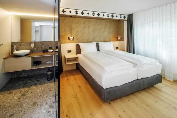 Room 3 of 29