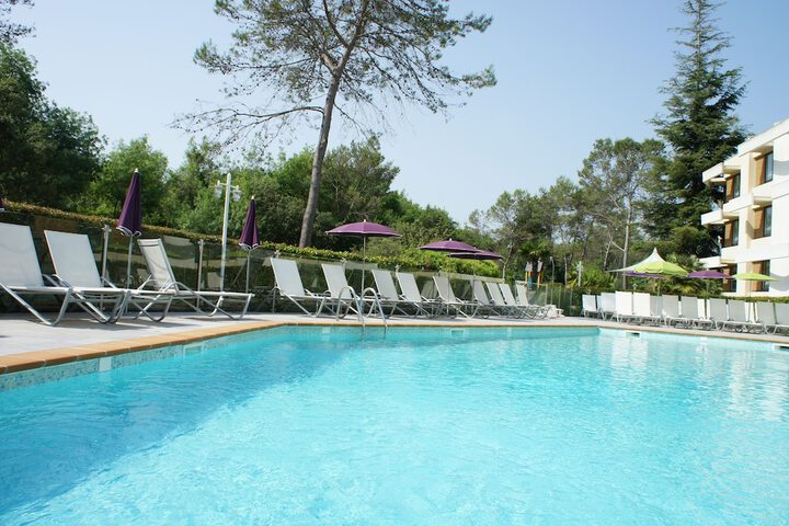 Hotel with Pool
