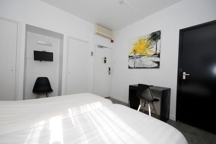 Room 3 of 30