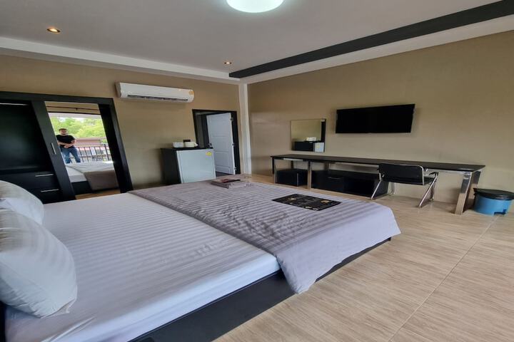 Room 35 of 50