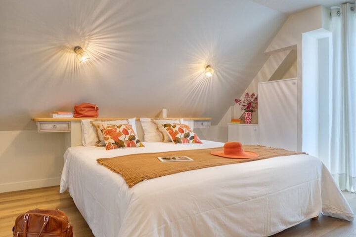 Room 6 of 27