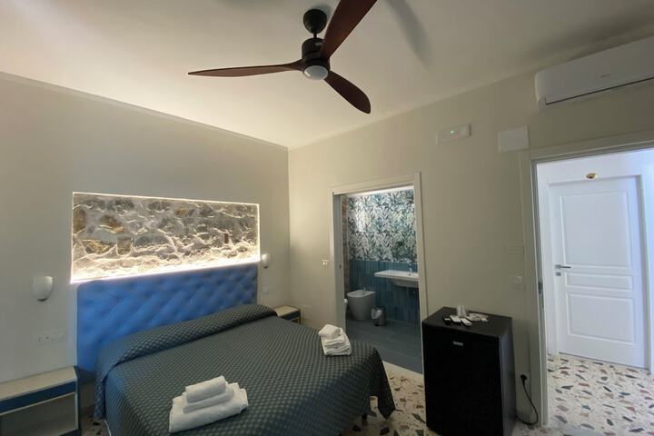 Room 11 of 38