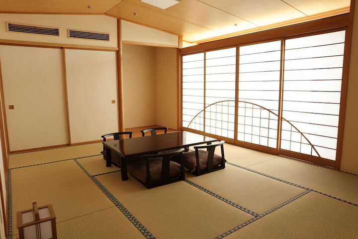 Room 5 of 28