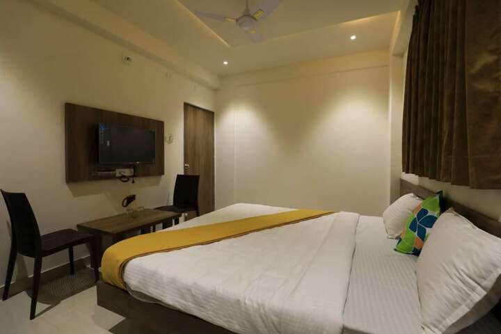 Room 10 of 26