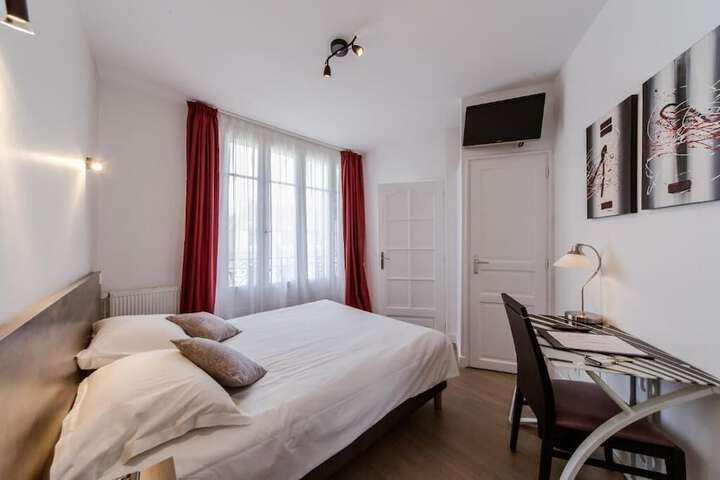 Room 6 of 15