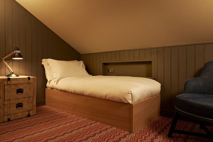 Room 18 of 60