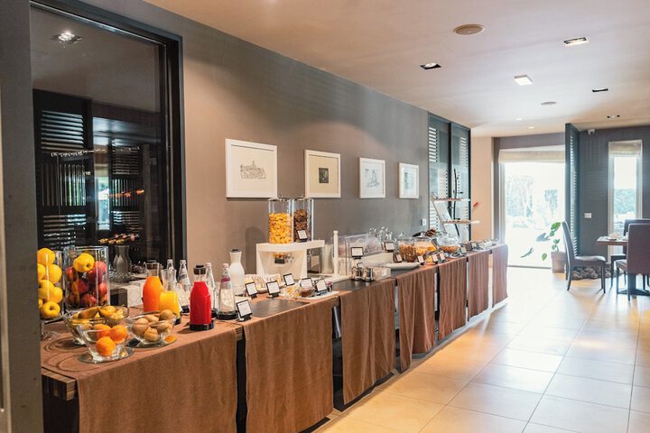 Breakfast/Coffee Service 51 of 80