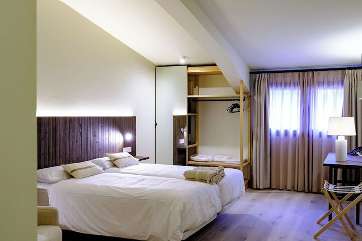 Room 12 of 26