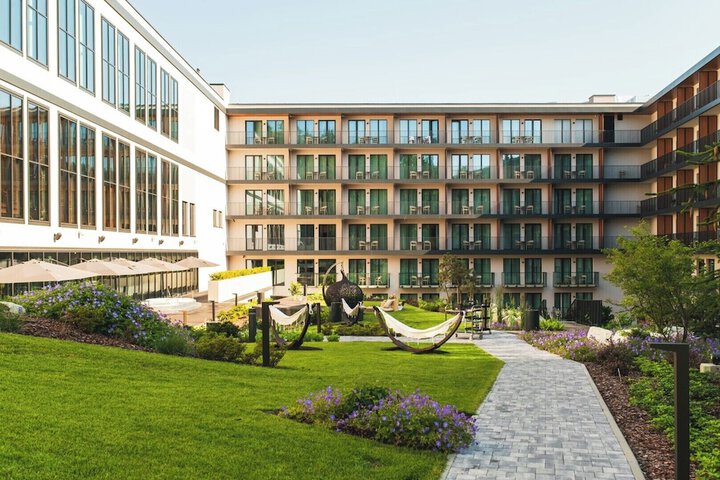 Hotel Exterior 150 of 153