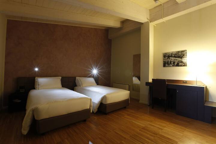 Room 5 of 61