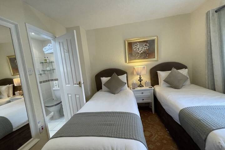 Room 12 of 30