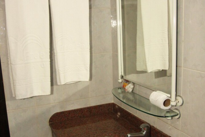 Room 8 of 19