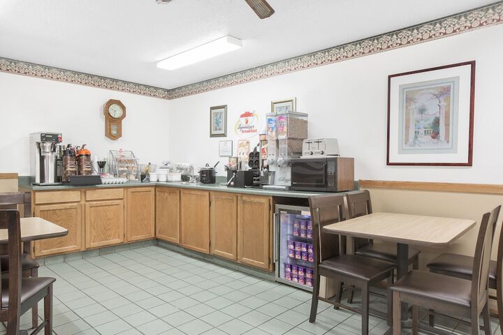 Breakfast/Coffee Service 35 of 43