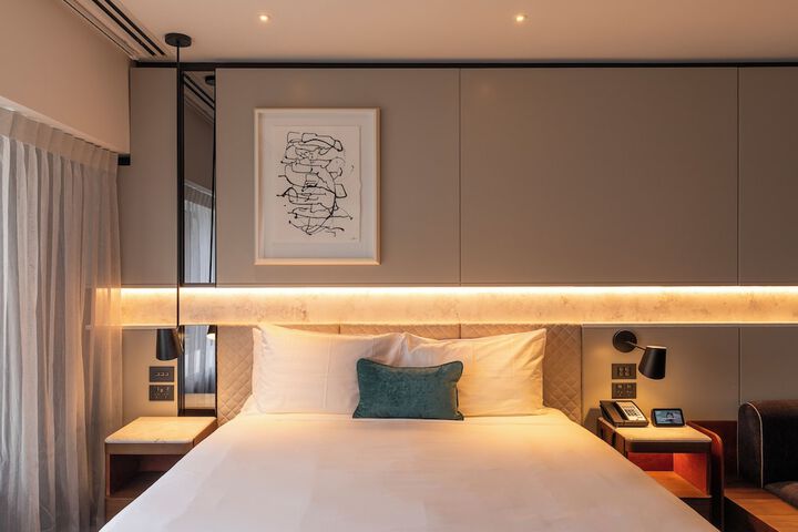 Room 21 of 103