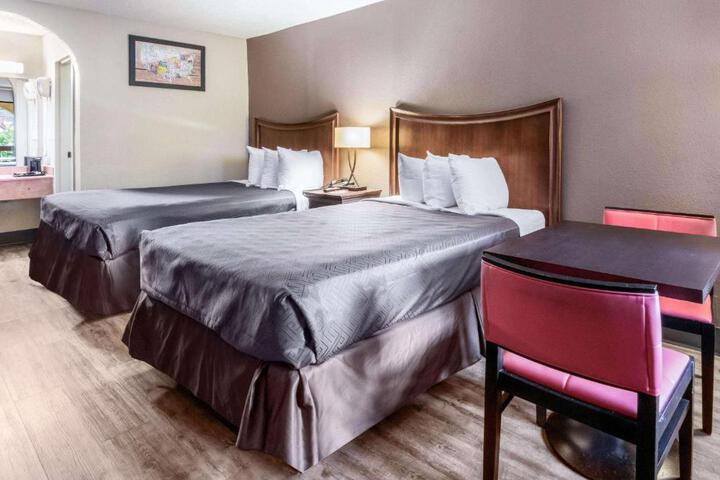 2 Double Beds (1 of 8)