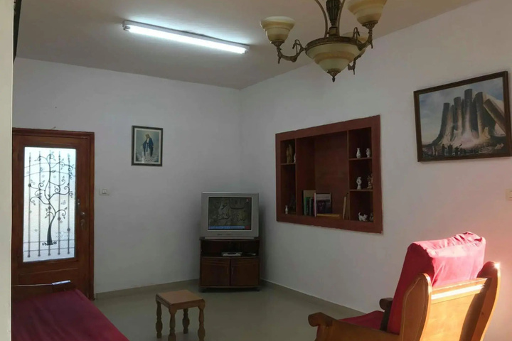 Room 9 of 10
