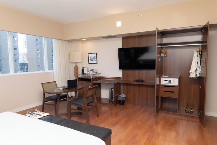 Room 17 of 172