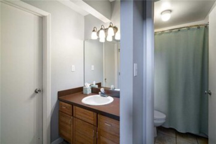 Room 4 of 61