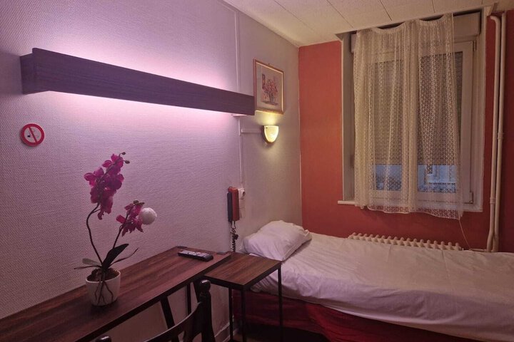 Room 7 of 25