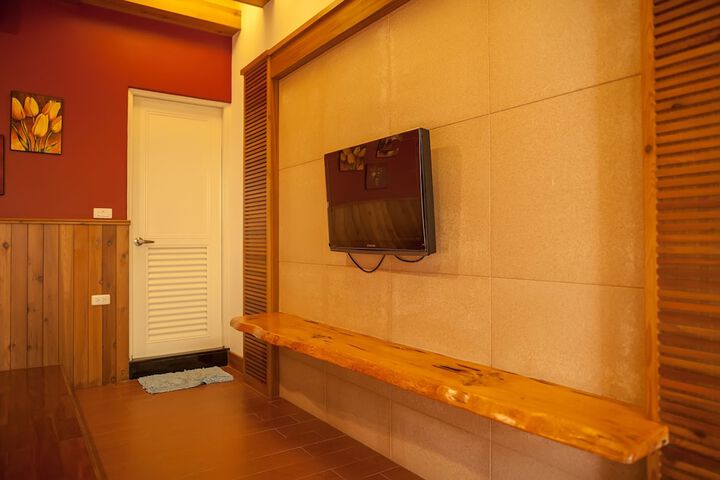Room 7 of 63