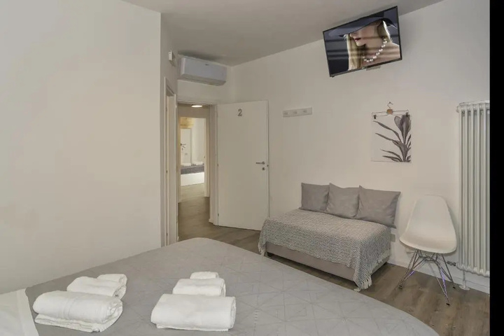 Room 2 of 19