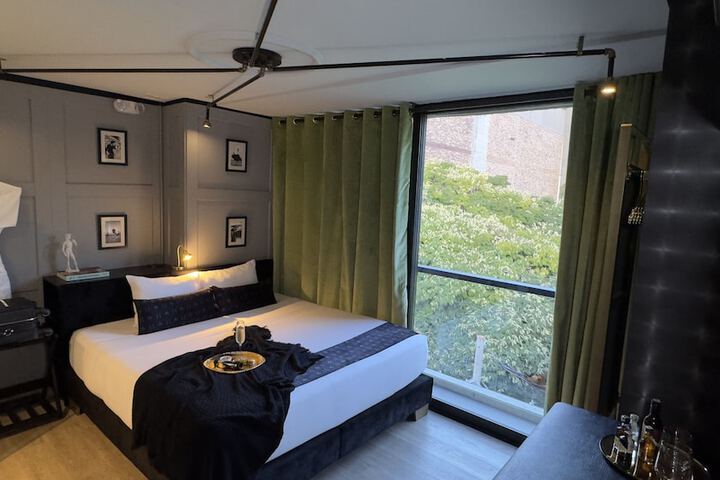 Room 50 of 99