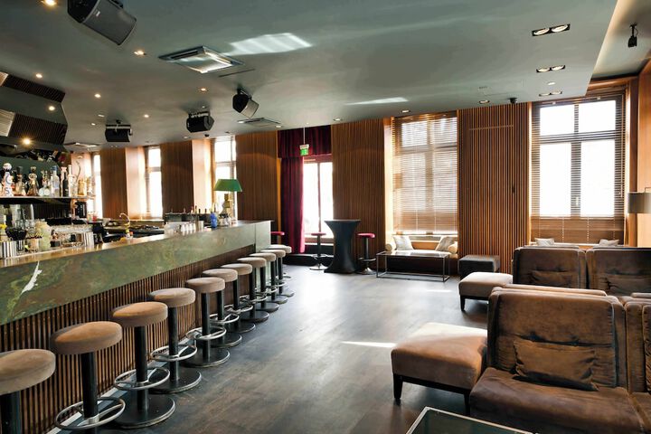 Lounge 65 of 86