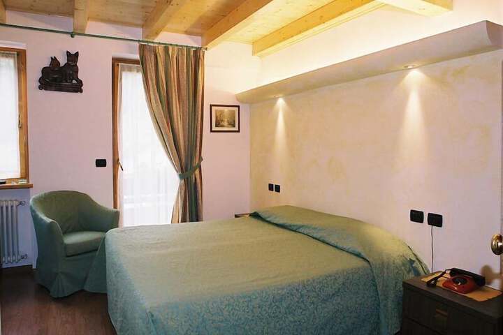 Room 8 of 35