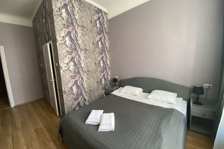 Room 107 of 272