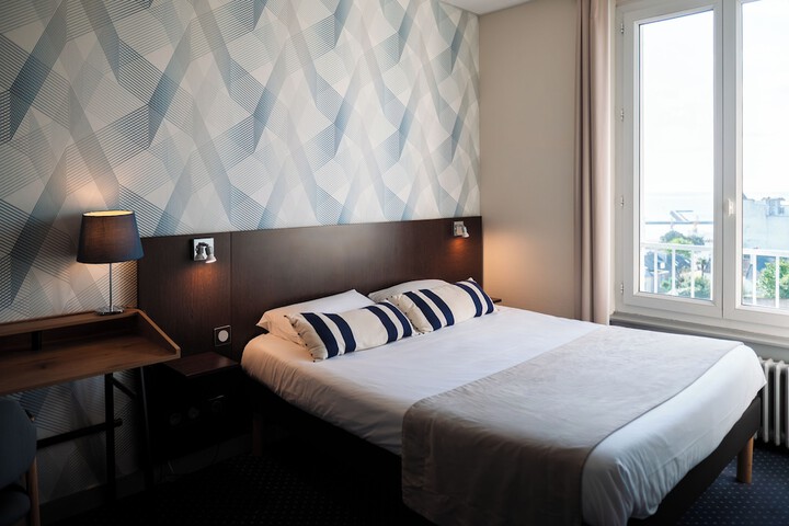 Room 9 of 30
