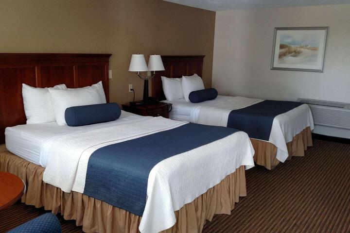 2 Queen Beds Microwave and Refrigerator Work Desk WiFi Full Breakfast (1 of 22)