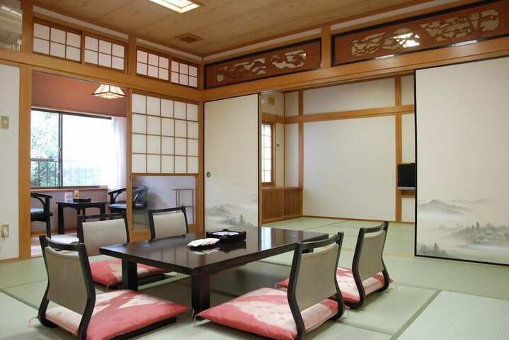 Room 10 of 82