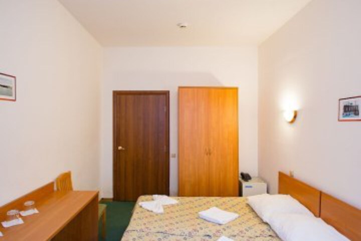 Room 10 of 111