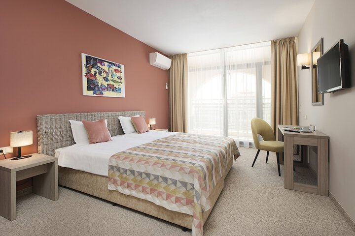 Room 3 of 87