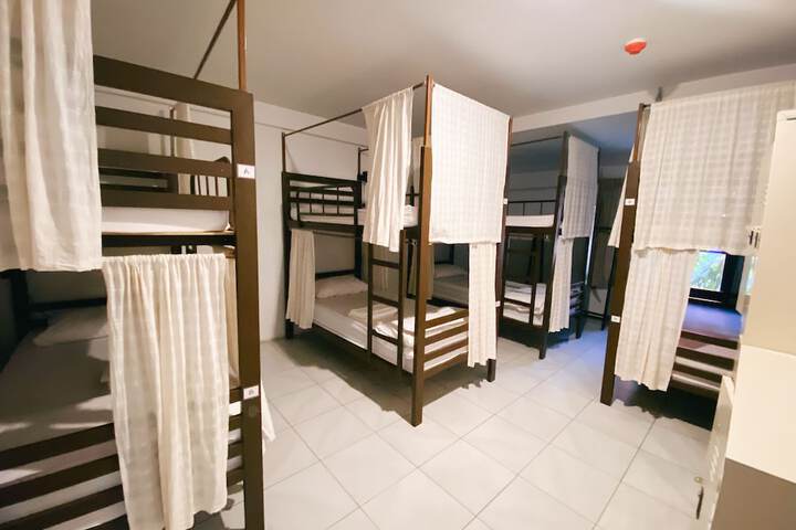 Room 8 of 25
