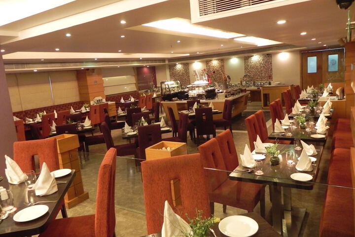 Dining 36 of 47
