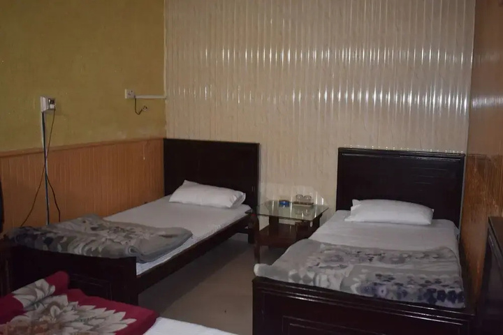 Room 4 of 5