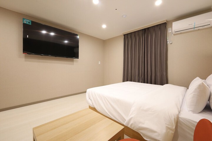 Room 13 of 62