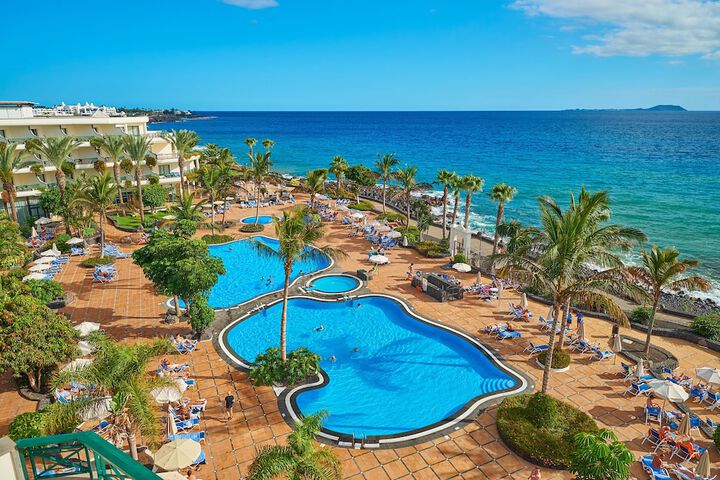 Hotel Pool