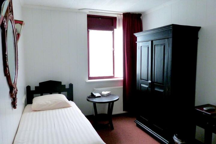 Room 31 of 68