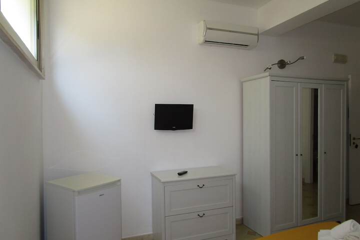 Room 9 of 11