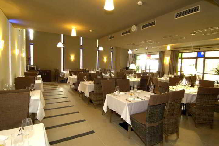 Dining 16 of 23